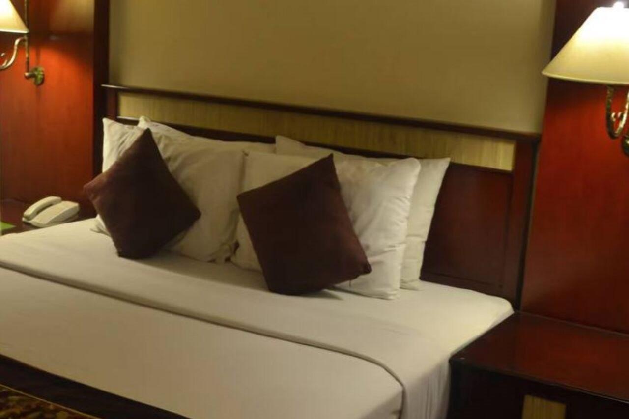 Hotel Sentral Джакарта Экстерьер фото
