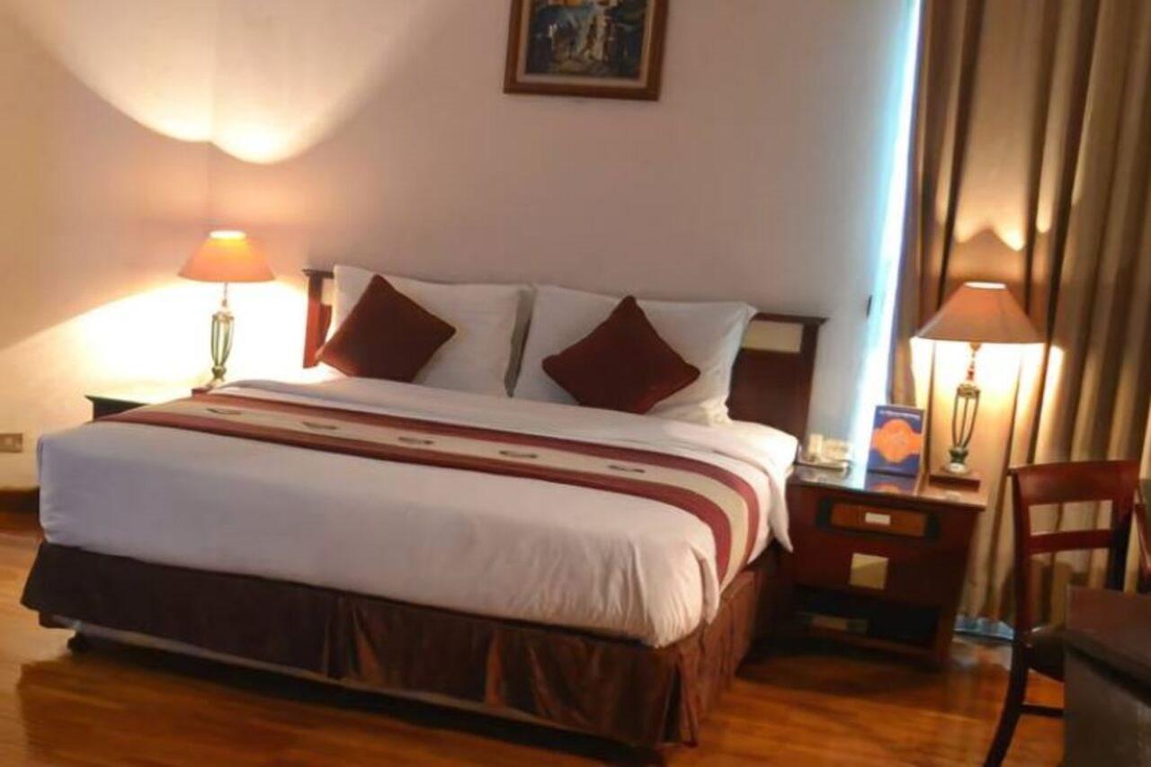Hotel Sentral Джакарта Экстерьер фото